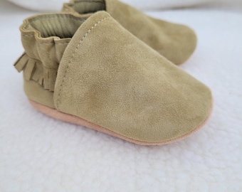 baby slippers in soft leather - birth gift - "Max" model in almond suede