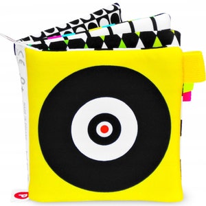 Pattern resembling a shooting target or CD. The periphery is yellow, the circles are black and white and the central dot is red. The following pages are also strongly contrasting, black and white, as well as vividly colored and geometrically varied.