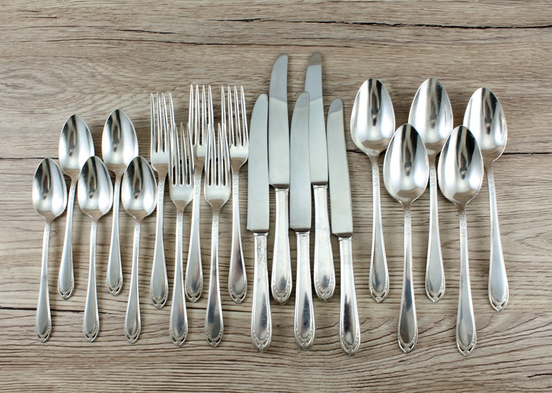 Wedding table Silverware 1847 Rogers Bros 1950 20 Piece Antique Silver Plated Cutlery Silver Flatware Lovelace 5 Place Settings of 4