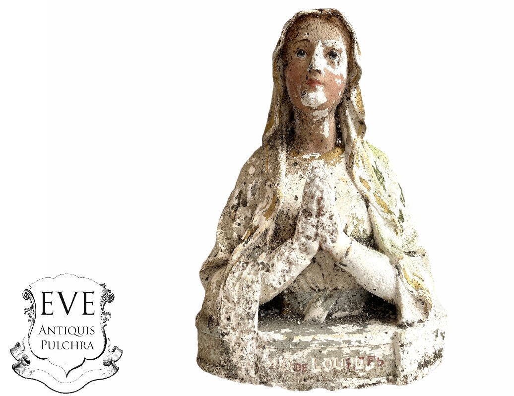Vintage Français Plâtre Lourdes Dame avec Linceul Ornement Priant Standing Décor Objet Trouver Dégât