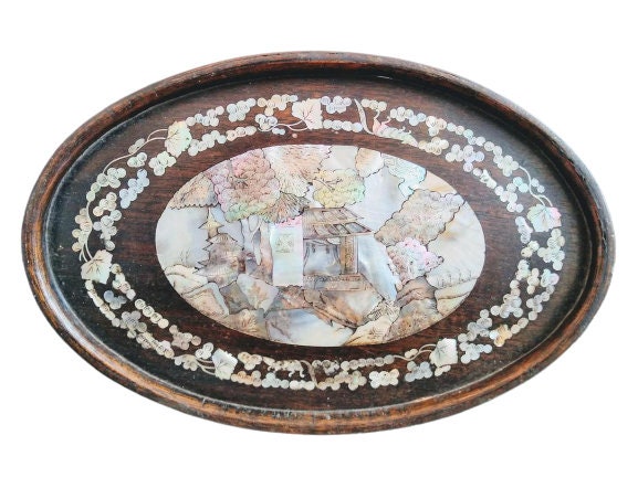 Antique Chinois Détaillé Nacre Incrusté Plat à La Main Sculpté Rats Pagode Feuilles Arbres Gravés Ve