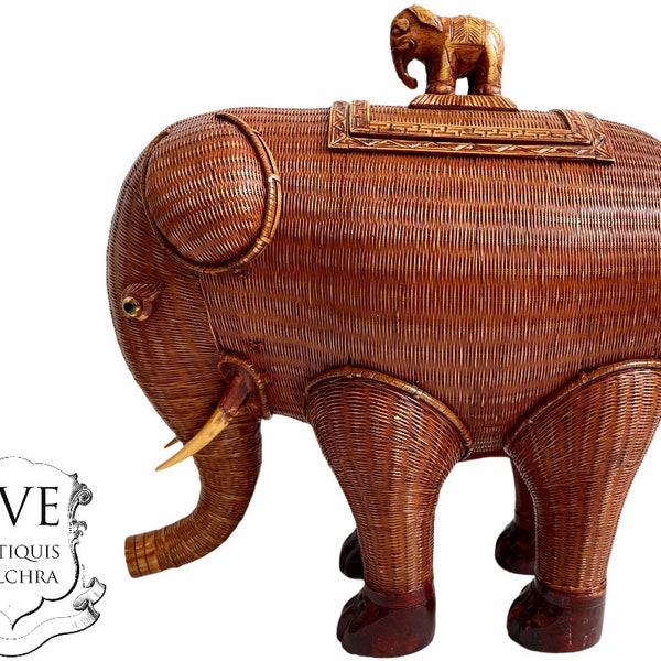 Vintage Chinese Elephant With Lid Wicker Basket Shanghai Collection Small Traditional Craftsman Wickerwork Woven c1970's / EVE de France