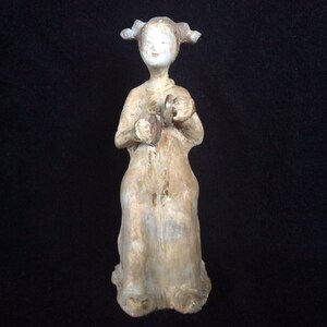 Antike chinesische Tang-Dynastie Hofmusiker Celine Musikerin des himmlischen Hofes Figur circa 7./8.Jahrhundert / EVE de France