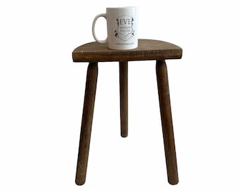 Vintage französischer D-Hocker Traditioneller kleiner Melken aus braunem Holz Kleiner Stuhlständer Display Sockel Sitztopf Tabouret c1970er Jahre / EVE