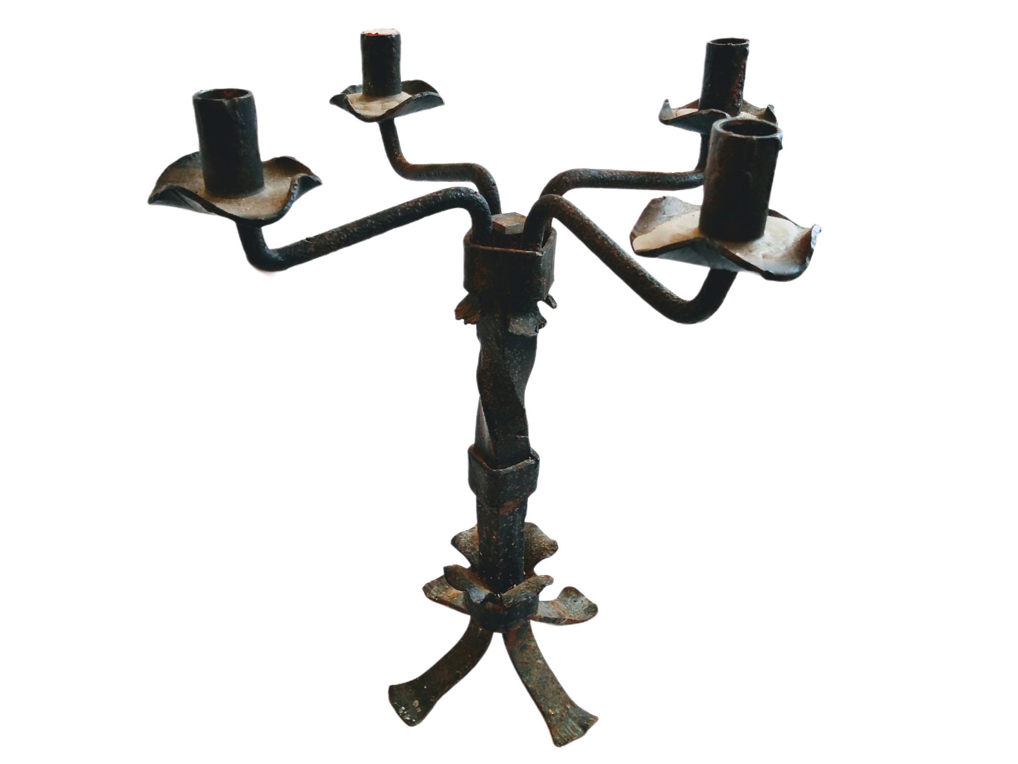 antiquité française torsadée en fer rouillé, debout gothique grande bougie chandelier bâton piédestal ornement stand decor c1910's/eve de france