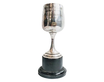 Petite école anglaise vintage en métal argenté, Epsom College Lower School 80 YDS Trophy Cup Award EPNS patine terne 1926 / EVEdeFrance