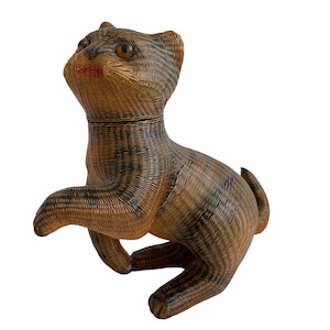 Vintage Chinese Kitten Cat With Head Lid Wicker Basket Shanghai Collection Traditional Craftsman Wickerwork Woven c1970&#39;s / EVE de France