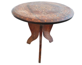 Petite table à thé pliante marocaine vintage en bois incrustée, pieds de plateau en bois marron, support c1970-80 / EVE