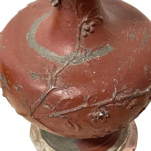 Antique Pair of Art Nouveau Metal Painted Chippy Vases with Stone Bases Applied Cherub Figures c1890's / EVE immagine 17