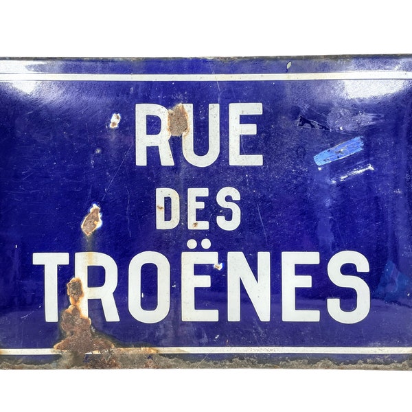 Vintage französisches Original Eisen Konvexes Emaille Straßenschild Rue Des Troènes Straße Von Privets Metall Straßenanzeige Werbe c1950er Jahre / EVE