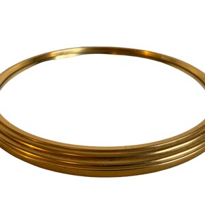 Peut inclure: Un miroir rond avec un cadre d&eacute;coratif dor&eacute; &agrave; plusieurs niveaux.