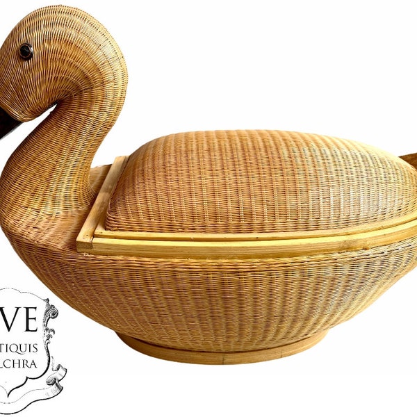 Vintage Chinese Duck With Lid Wicker Basket Shanghai Collection Small Traditional Craftsman Made Wickerwork Woven c1970's / EVE de France