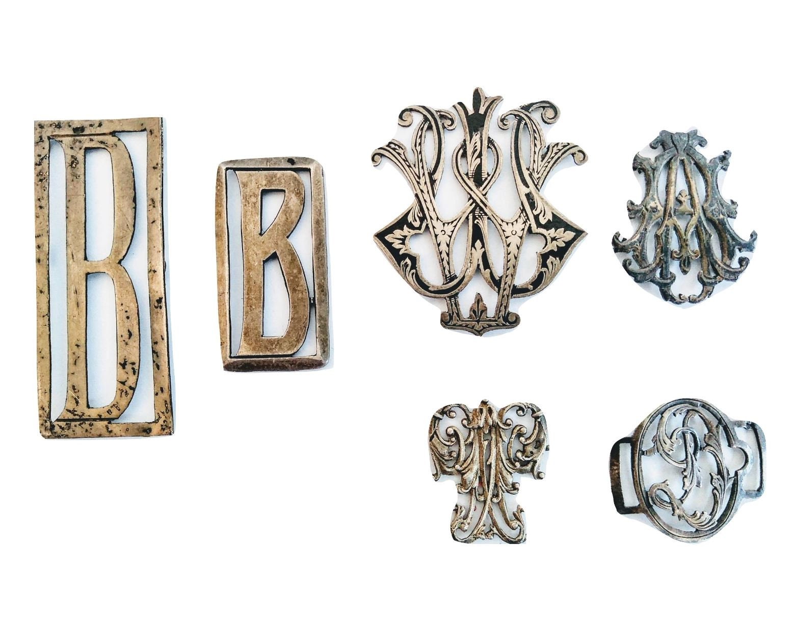 Antique Français Ornate Silver Metal Initial Letter Monogram Uniform Clothing Badge Medal Pin Finish