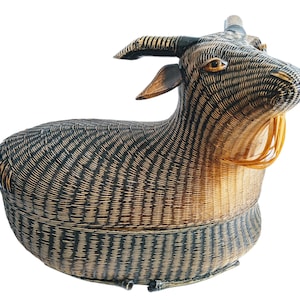 Vintage Chinese Goat With Babies Wicker Basket Shanghai Collection Small Traditional Craftsman Made Wickerwork Woven c1970&#39;s / EVE de France