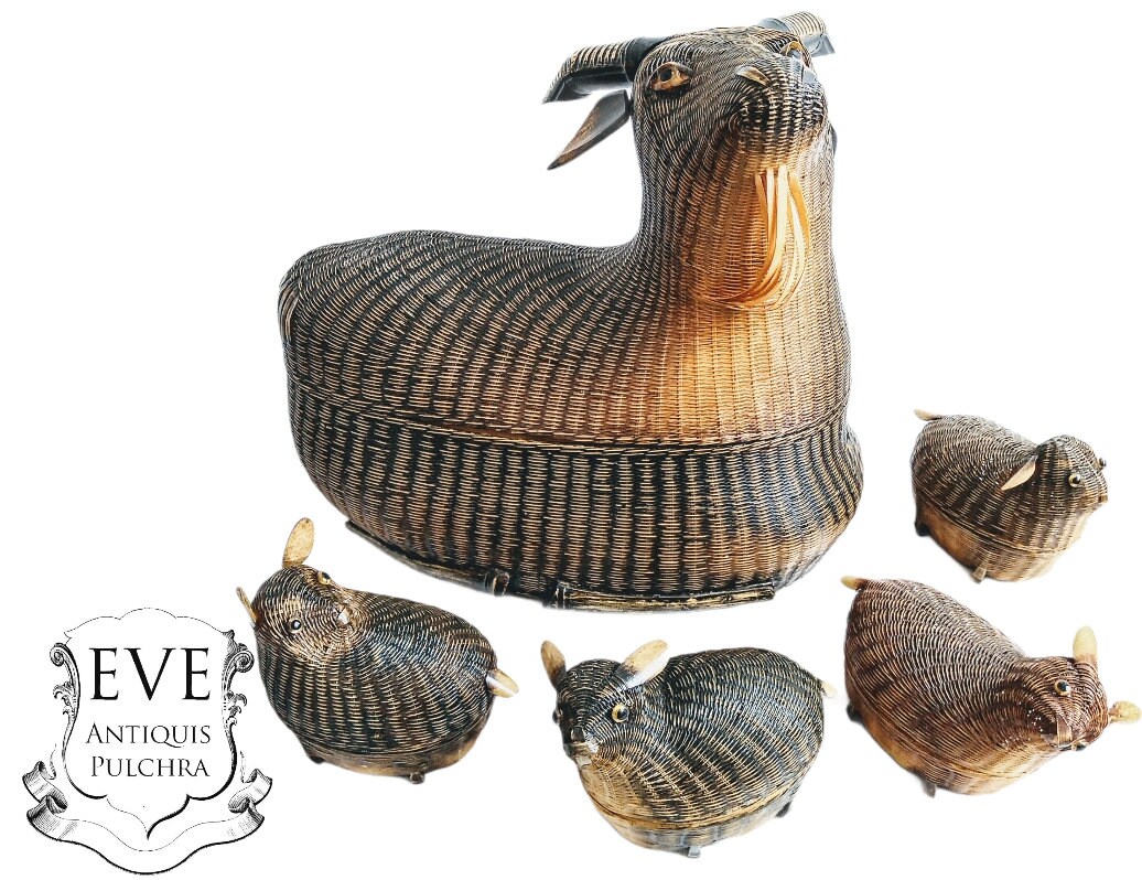Vintage Chèvre Chinoise avec Bébés Wicker Basket Shanghai Collection Petit Artisan Traditionnel Fait