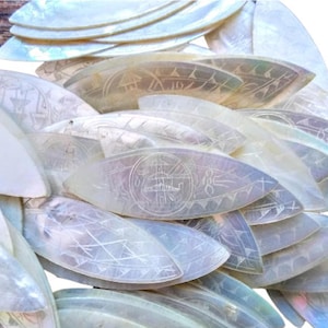 Antique Chinese INDIVIDUAL Oval Mother Of Pearl Pagoda Gaming Chips Counters Tokens Hand Carved Engraved c1800-1850's / EVE de France