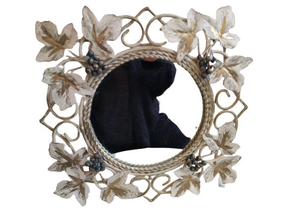Vintage Français Petit Mur Orné d'or Blanc Hanging Mirror Metal Glass Leaf Berry Decorative Cloakroo