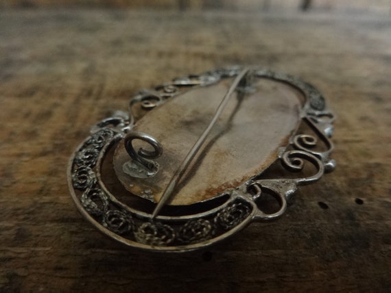 Belle Broche Ancienne En Argent - Motifs Arabesques Et Filigrane - Pièce Vintage Unique