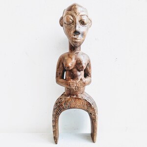 Vintage African Small Woman Pulley Wooden Standing Decor Carved Statue Carving Sculpture Wood Tribal Art c1970-80&#39;s / EVE de France