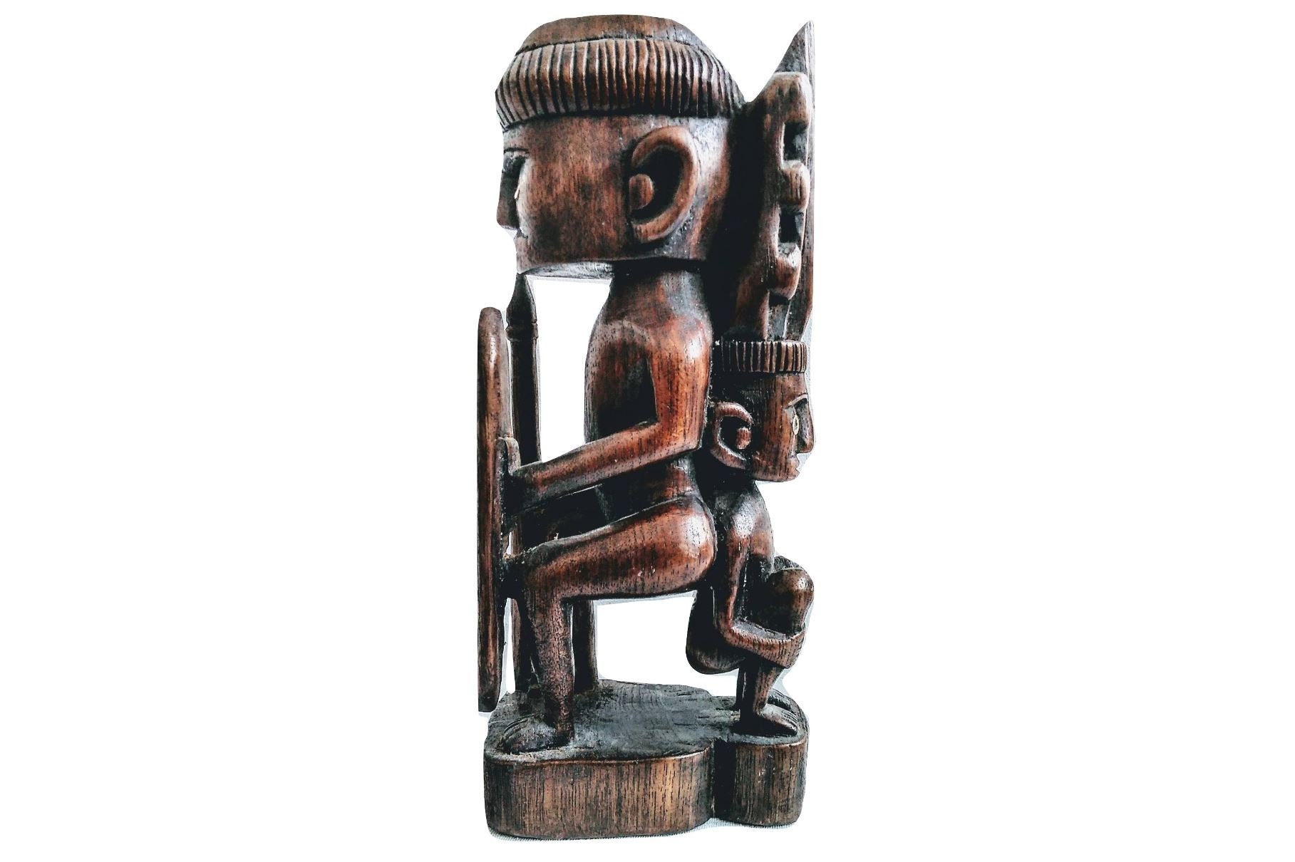 Vintage Sud-Américain Amazonien Sculpté Guerrier en Bois avec Ancêtre Bouclier Lance Statue Figurine