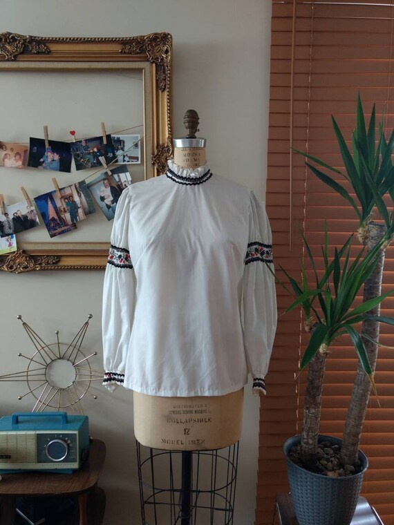 Vintage Early 70s White Folk Style Shirt With Embr