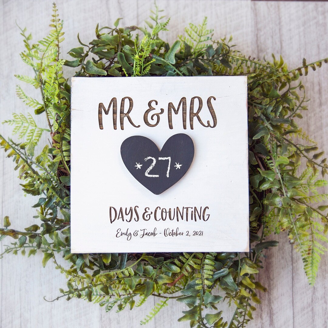 Personalized Wedding Countdown Sign / Engagement Gift for Bride Groom