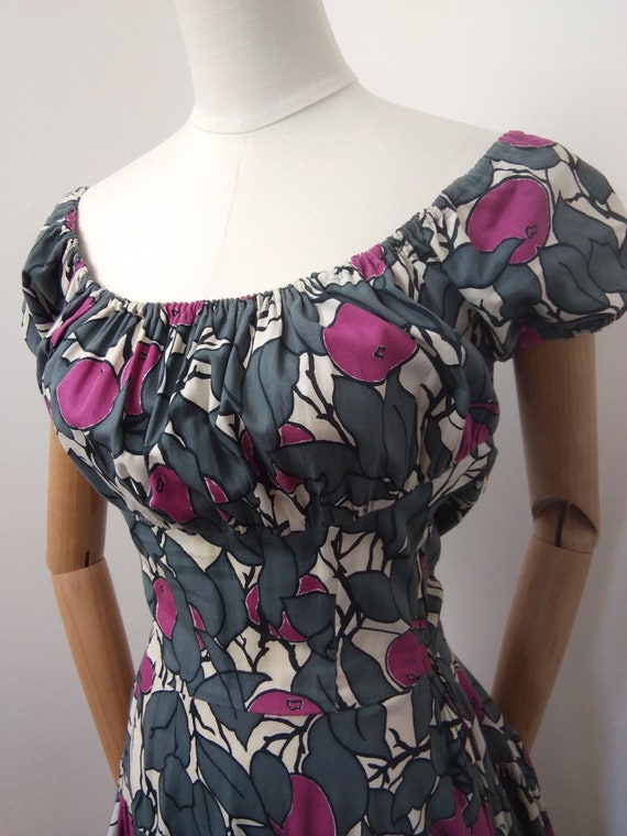 1950s peasant grey pink novelty print dress - image 3