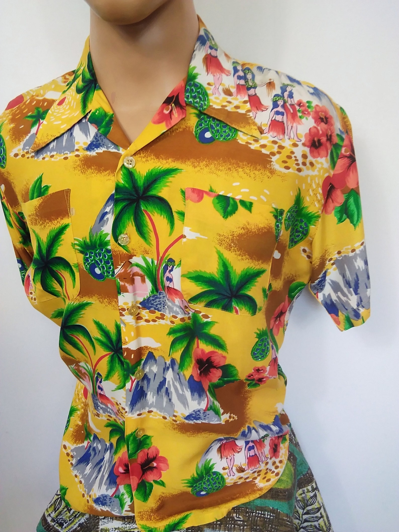 Camicia Hawaiana Di Natale Uomo &ndash; Nera Con Stampe Natalizie &ndash; Maniche Corte, King Kameha &ndash; Taglie Dalla XS Alla 6XL