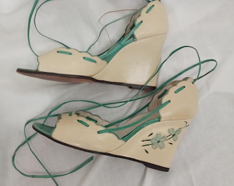 1970s does 1940s Cream & sea green peep toe laced embroidered wedges