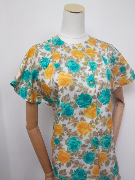 1950s novelty blue & yellow rose print blouse - image 3