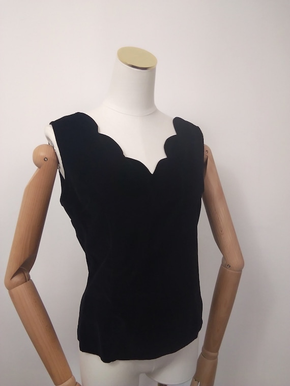 1950s black velvet scallop edge top