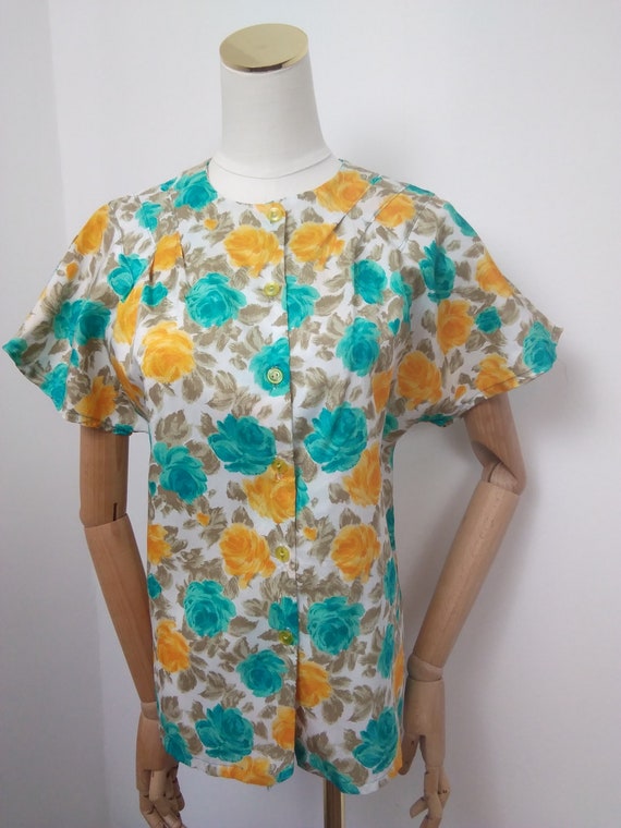 1950s novelty blue & yellow rose print blouse - image 4