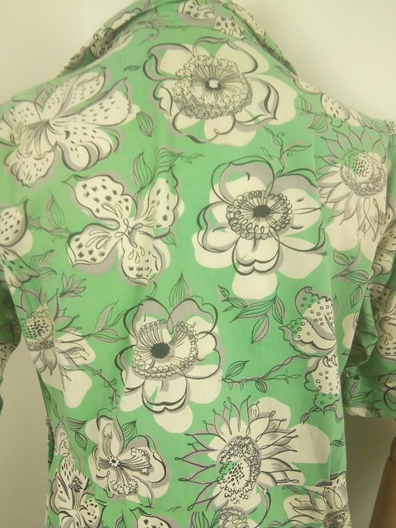 1940s Green floral housecoat - image 3