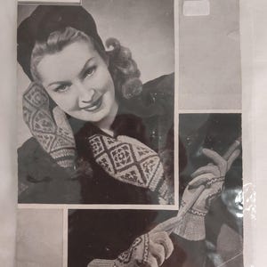 Könnte beinhalten: Vintage Bestway-Schnittmusterumschlag mit einer Frau, die gestrickte Handschuhe und einen Hut trägt. Der Umschlag enthält den Text "GLOVES AND MITTS IN MULTI-COLOUR KNITTING (FAIR ISLE FINGERING)", den Preis "3d" und die Nummer "1809".