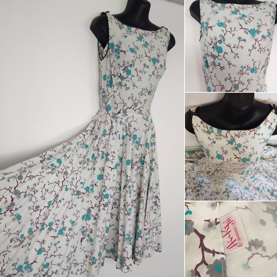 1950s floral novelty print , boat neck dress