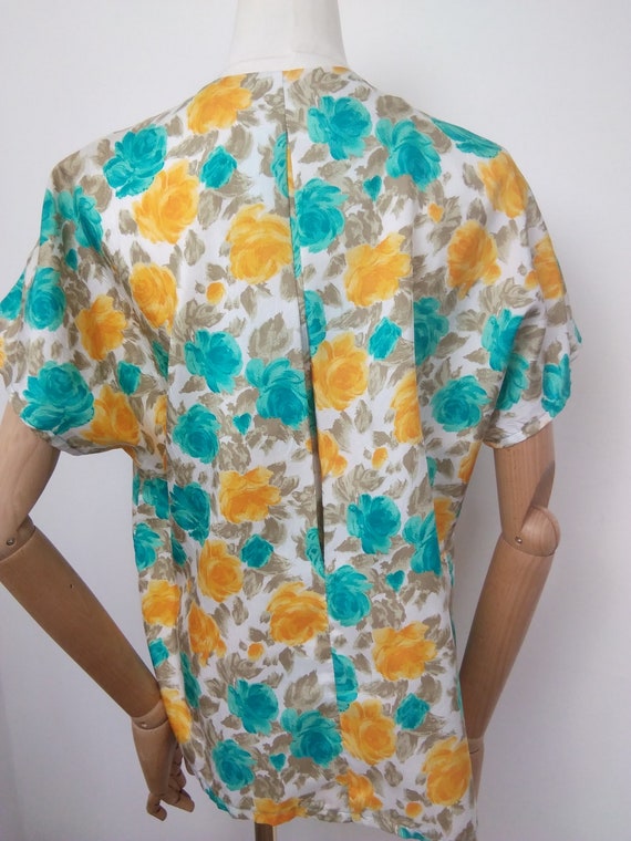 1950s novelty blue & yellow rose print blouse - image 2