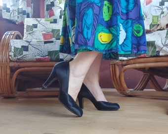 1950s noir satin Court shoes