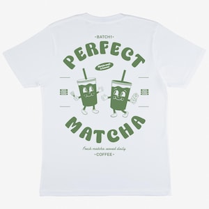 T-shirt graphique Perfect Matcha Drink en blanc