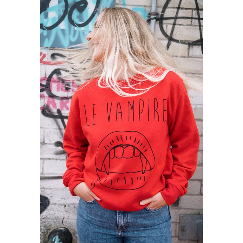 Le Vampire Womens Slogan Sweatshirt image 4