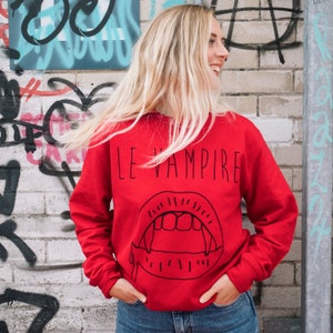 Le Vampire Womens Slogan Sweatshirt image 2