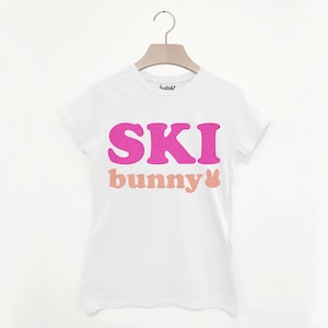 Ski Bunny – Women’s Cute Winter Retro Après Ski Snowboard Slogan T-Shirt