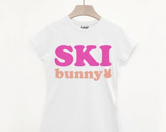 Ski Bunny – Women’s Cute Winter Retro Après Ski Snowboard Slogan T-Shirt