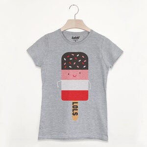 May include: Gray t-shirt with a graphic of a cartoon popsicle with a smiling face and the word "LOLS" on the stick.