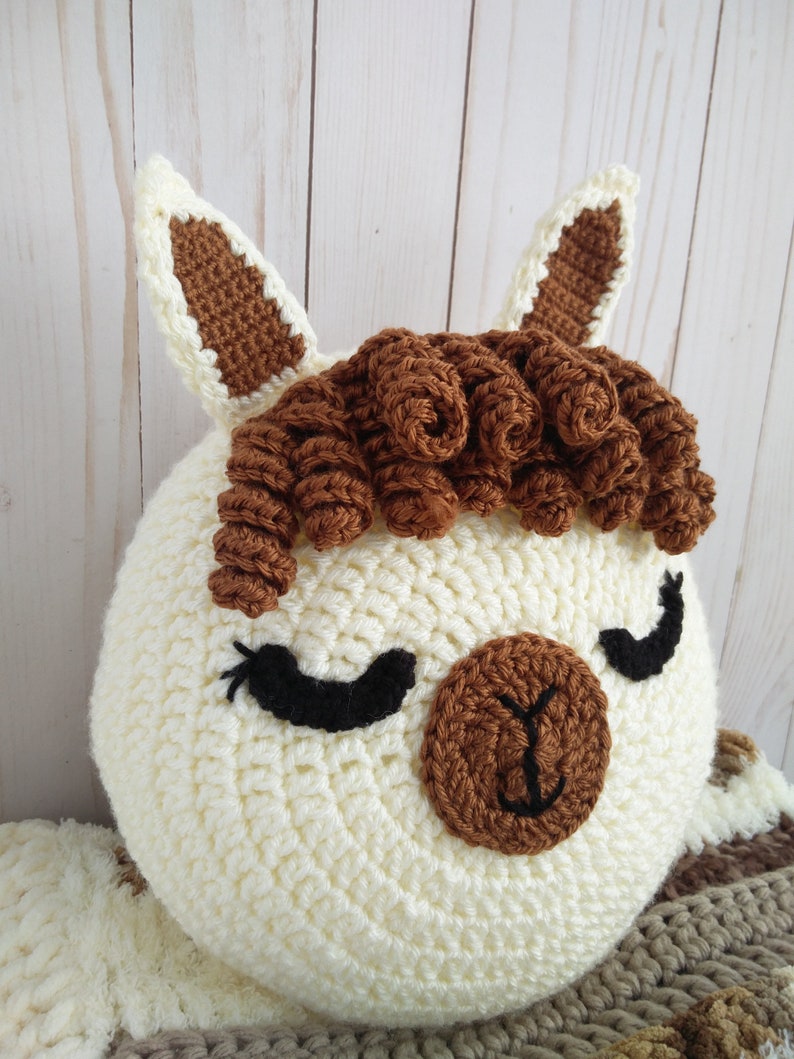 Llama cushion Pattern / Llama pillow / Alpaca pattern / Crochet pillow pattern / crochet pattern for Llama / Llama Toy / Llama decor / image 2