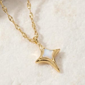 Mother of Pearl Star Pendant Necklace Gold Accessory for Women Birthday Gift Charm Necklace Dainty Celestial Piece Star Charm Necklace y2k