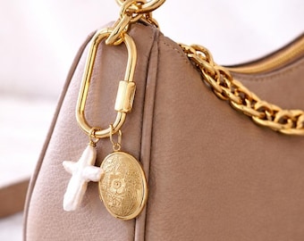 Christliche Perle Taschenanhänger mit Medaillon, Geschenk auf Glaubensbasis für Sie, Gold Karabiner Geldbörse Anhänger, weiches feminines Luxus Accessoire