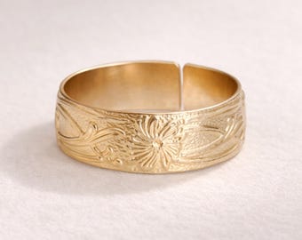 Anillo de banda ancha con diseño floral y chapado en oro, anillo de estilo vintage, anillo llamativo, anillo de boda con diseño floral y chapado en oro.