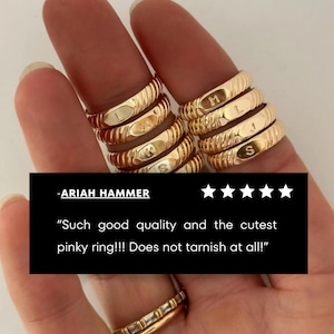 Anillo inicial chapado en oro, anillo de sello, anillo para el dedo meñique, anillo personalizado, joyería, regalo, anillo personalizado, anillo de oro para mujer imagen 5