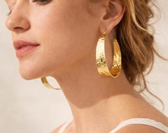 Textured Gold Hoop Earrings Women Fashion Trend Chunky Statement Jewelry Gift Wedding Guest Accessory Bold Style Large Hammered Vermeil