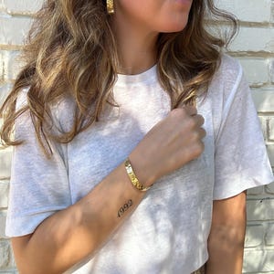 Minimal Gold Jewelry Hammered Texture Design Dainty Bracelet Earring Set Hypoallergenic Materials Premium Quality Construction Adjustable Cuff Size Versatile Everyday Wear Modern Abstract Pattern Elegant Statement Piece Gift For Women